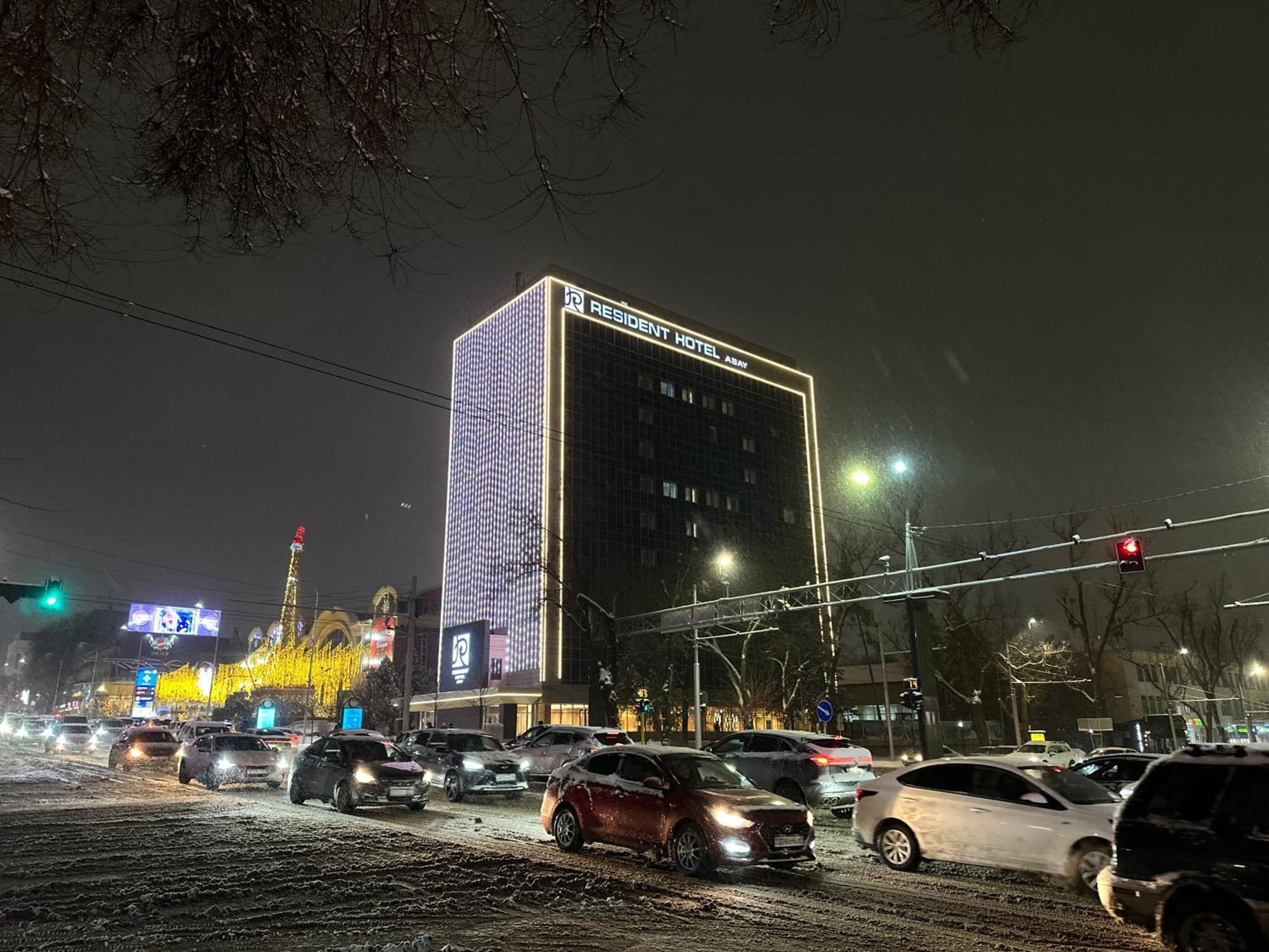 Resident Hotel Abay Almati Kültér fotó