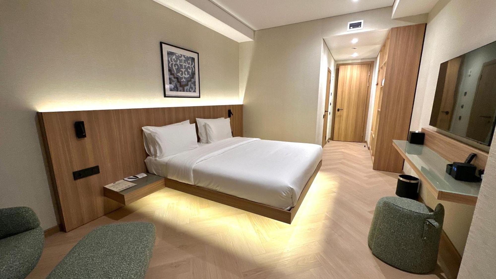 Resident Hotel Abay Almati Kültér fotó