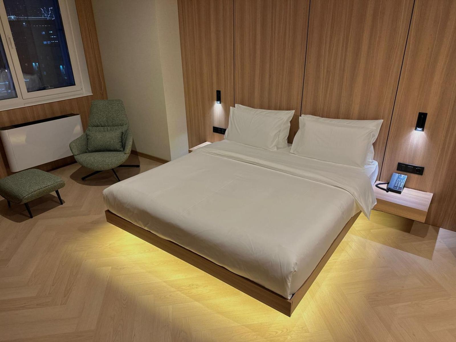 Resident Hotel Abay Almati Kültér fotó