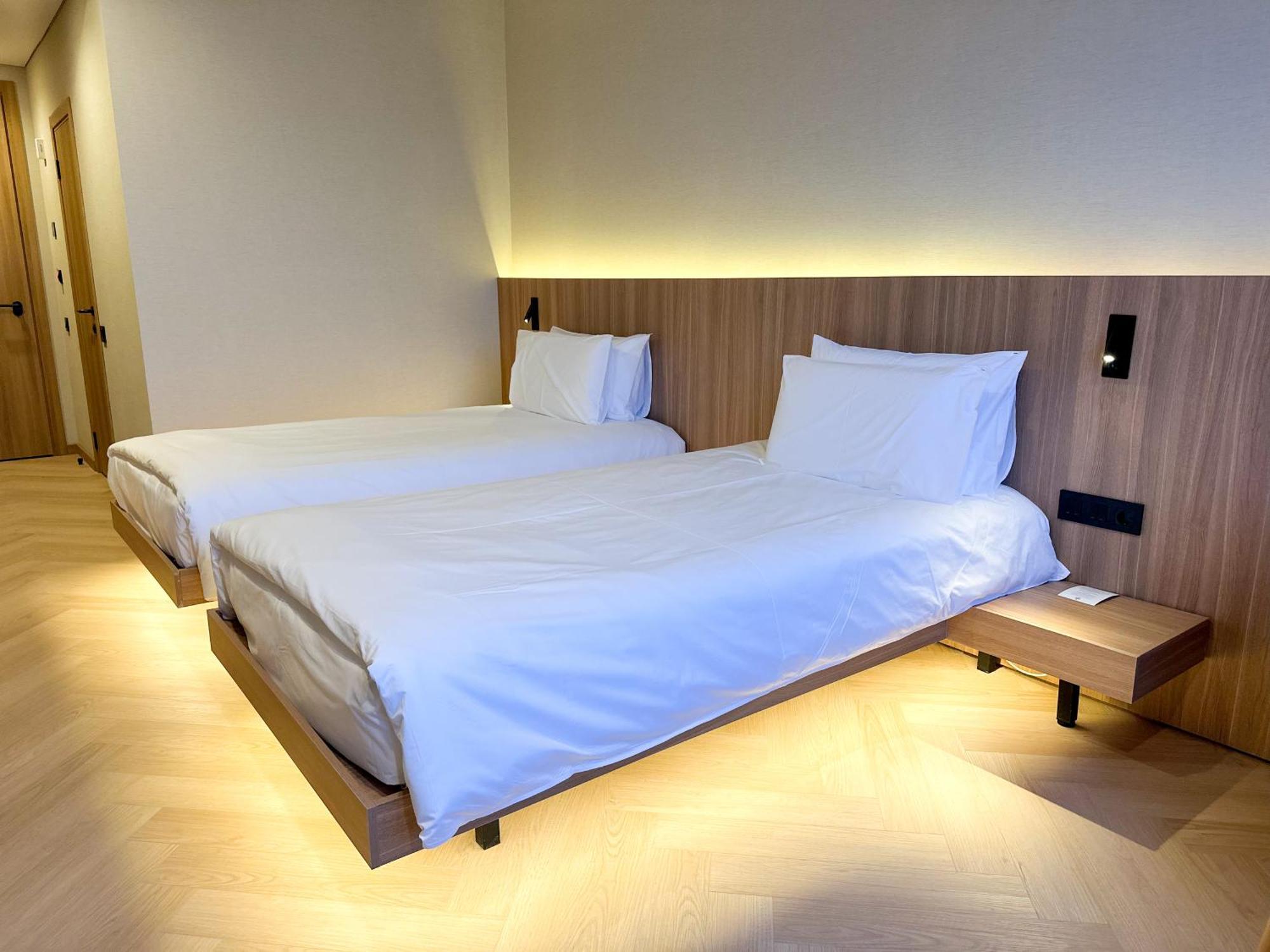 Resident Hotel Abay Almati Kültér fotó