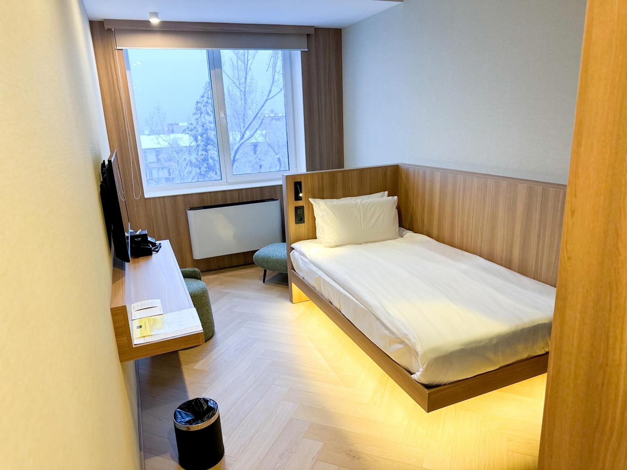 Resident Hotel Abay Almati Kültér fotó